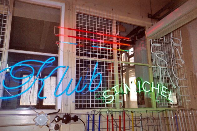 jeff chiplis czech republic neon installation